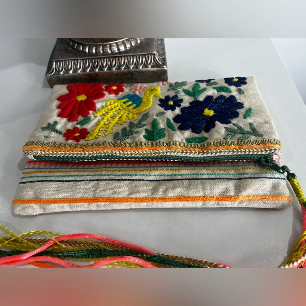 Starmela Embroidered Floral Clutch - Picture 2 of 7
